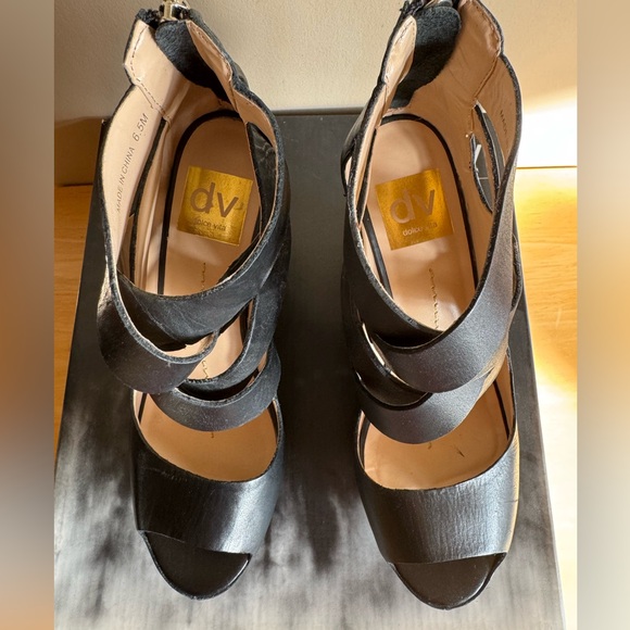 *SOLD* Dolce Vita Chunky Platform Sandals - Picture 2 of 8